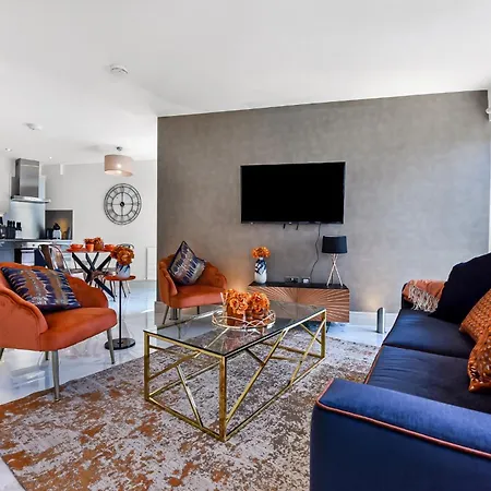 Beautiful, Stylish & Modern - Great For Transport! * London