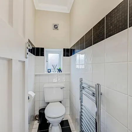 Sweet And Lovely 2br With Free Parking