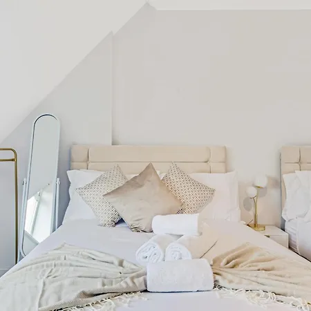 Sweet And Lovely 2br With Free Parking * לונדון