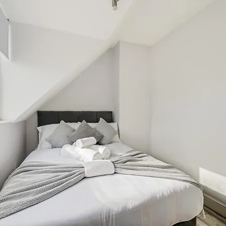 Sweet And Lovely 2br With Free Parking Apartment