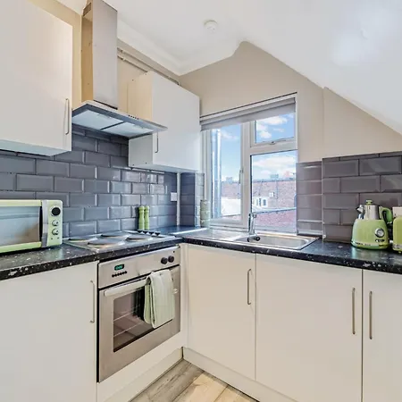 Sweet And Lovely 2br With Free Parking Apartment London