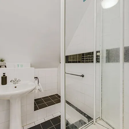 Sweet And Lovely 2br With Free Parking * London