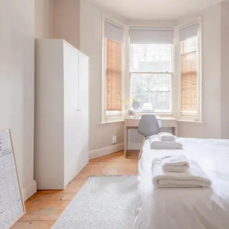 Stylish 2 Bed Garden Flat In Zone 1 Central London