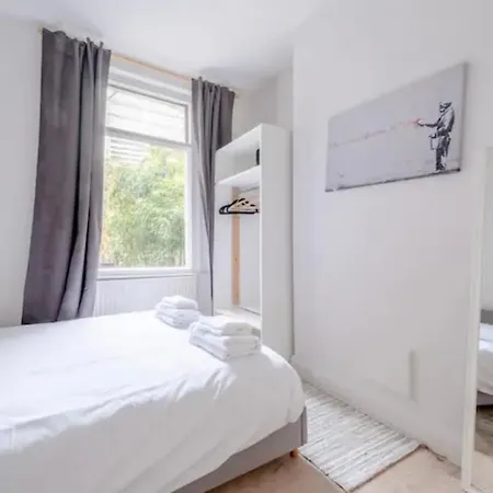 Stylish 2 Bed Garden Flat In Zone 1 Central