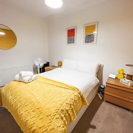 Gorgeous 3 Bed With Garden Office By Staybynumbers Apartment *