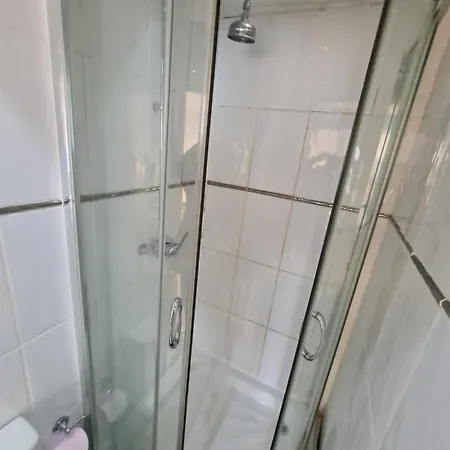 Smart & Bright Apartment London