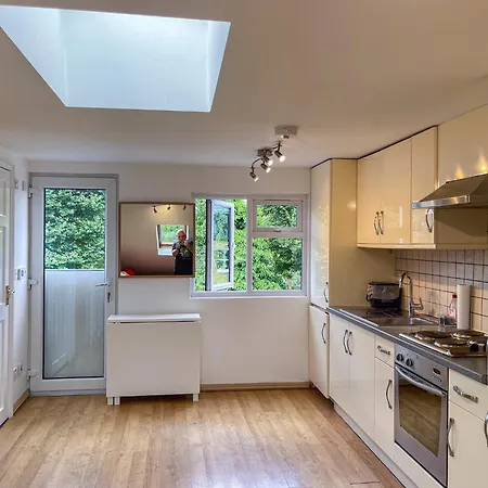 Apartment 1 Bed Attic Flat With Easy Reach To Centre London