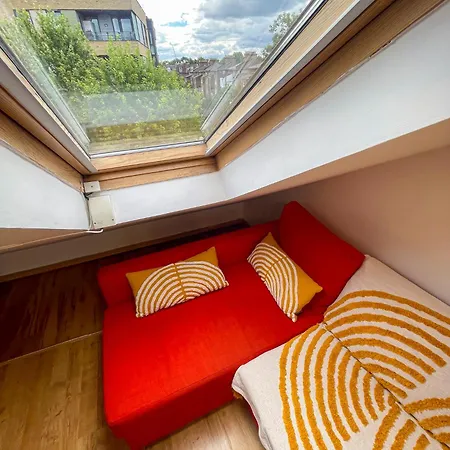 Apartment 1 Bed Attic Flat With Easy Reach To Centre *
