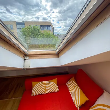 Apartment 1 Bed Attic Flat With Easy Reach To Centre