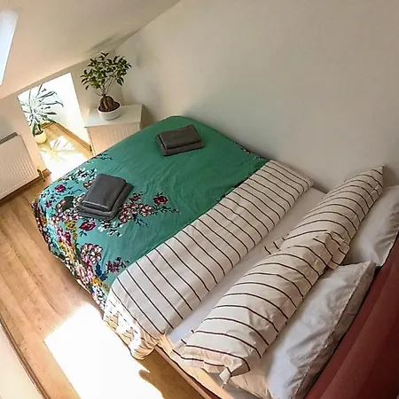 Apartment 1 Bed Attic Flat With Easy Reach To Centre London