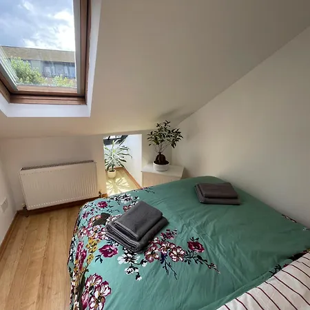 Apartment 1 Bed Attic Flat With Easy Reach To Centre