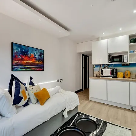 Cosy In Great Location! *