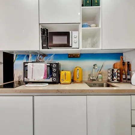 Cosy In Great Location! London