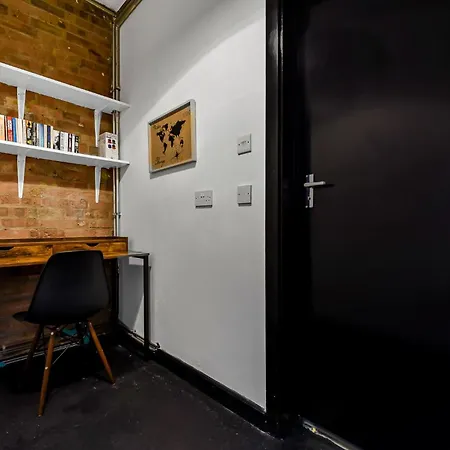 Trendy, Arty, 3br In Heart Of Hipster Hackney! * Londen