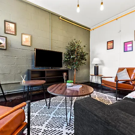 Trendy And Eccentric Flat In Hackney