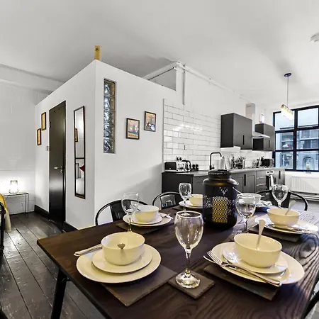 Trendy And Eccentric Flat In Hackney *