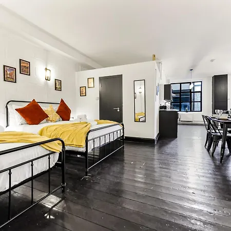 Trendy And Eccentric Flat In Hackney Apartment London