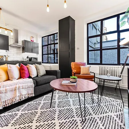 Trendy And Eccentric Flat In Hackney