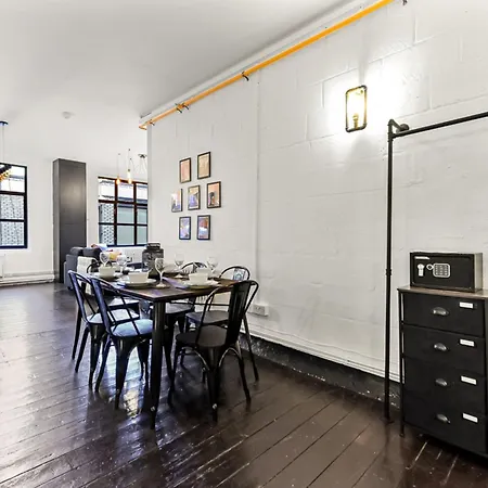 Trendy And Eccentric Flat In Hackney Apartment *
