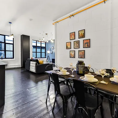 Trendy And Eccentric Flat In Hackney