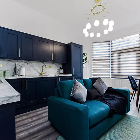Fabulous One Bedroom Flat With Private Garden Apartment