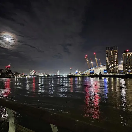 Apartment Luxury In Canary Wharf