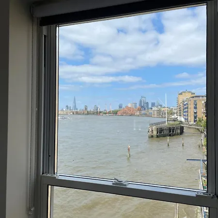 Homestay Private Riverside Bedroom In Limehouse, *