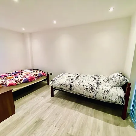 Comfortable One Bedroom Flat With Free Car Park In