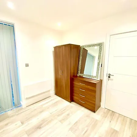 Apartment Comfortable One Bedroom Flat With Free Car Park In London