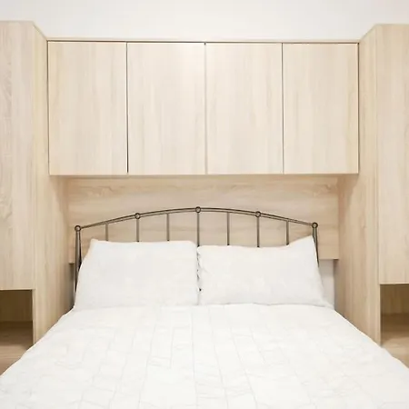 Newly Refurbished 2 Bed In Paddington London