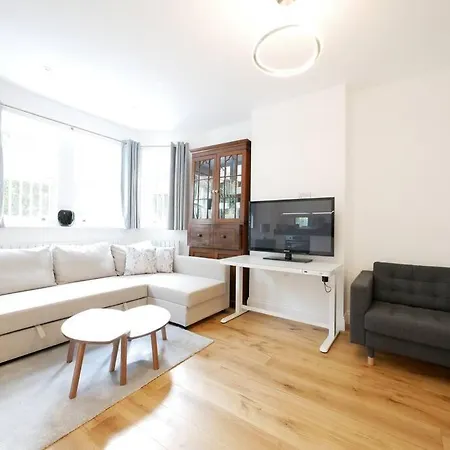 Newly Refurbished 2 Bed In Paddington * London