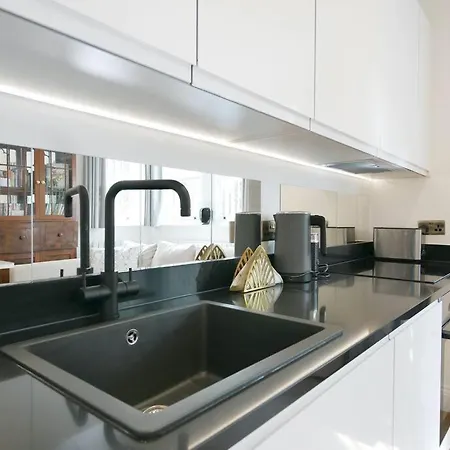 Newly Refurbished 2 Bed In Paddington Apartment London
