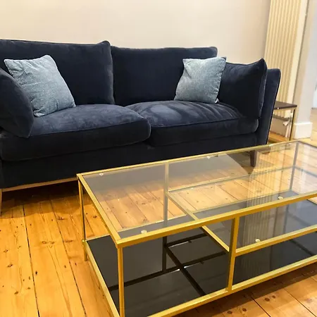 Extra Large, Modern Family In London Close To Station And Central London *