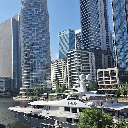 Canary Wharf View Apartment