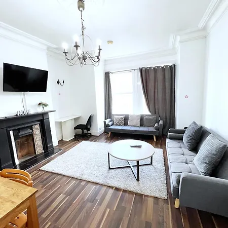 Newly Refurbished 2 Bedroom Flat - Long Avl * Norbury (Greater London)