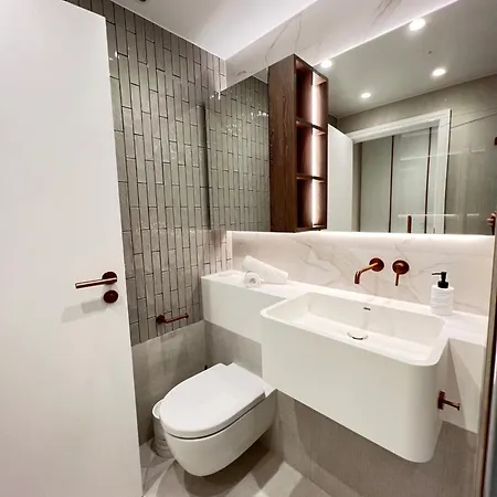 2 Bedroom Modern Family Flat-apartment Fulham