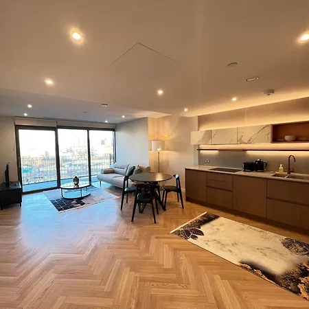 2 Bedroom Modern Family Flat-apartment Fulham