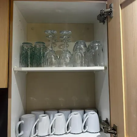 2 Bed 2 Bath - Free Parking - 3min Walk To The Train Station - 19min To Liverpool Street 5min To Victoria Line 1gb Broadband Super Fast Internet Ground Floor 100s Of Shops Restaurants Bakeries 24-hour Asda Superst Apartamento *