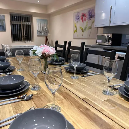 Holiday home 5 Bed 5 Bath / Brick Lane E1 *