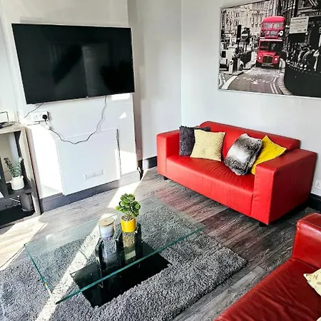 3 Bedroom House In Tottenham 10 Mins Walk From Seven Sisters Station