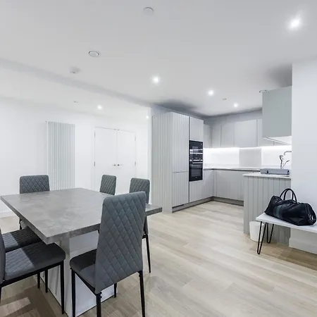 2&3 Bedrooms Near Excel - Modern Spacious For Larger Groups * لندن