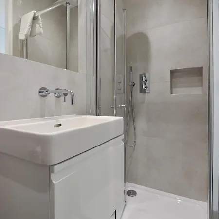 Cromwell Serviced By Stayprime Apartmán
