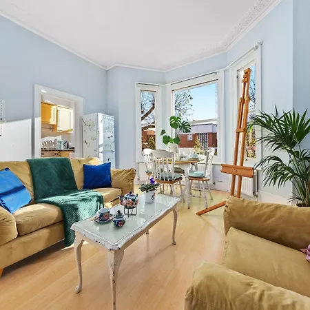 Artist's Bright Hampstead Heath Village 2 Bed Apartment *