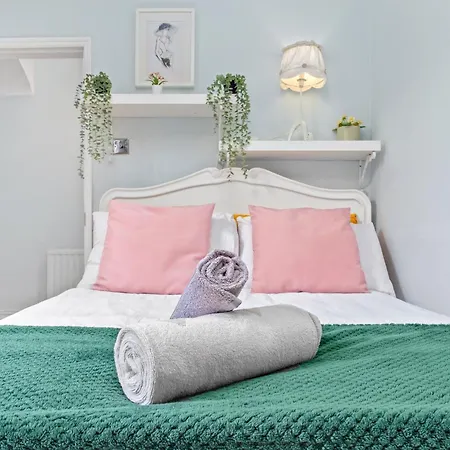 Apartment Artist's Bright Hampstead Heath Village 2 Bed