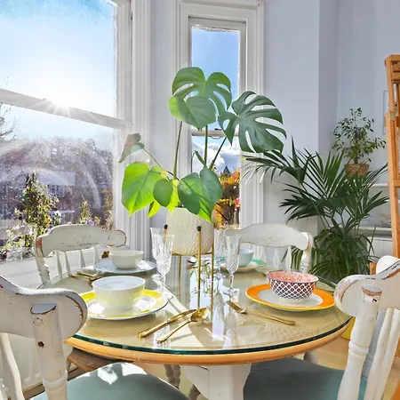 Artist's Bright Hampstead Heath Village 2 Bed