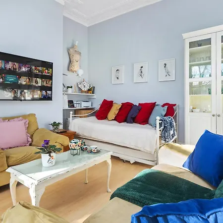Artist's Bright Hampstead Heath Village 2 Bed Apartment *