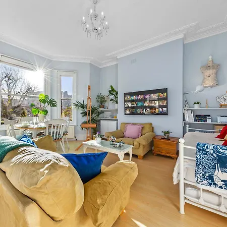 Apartment Artist's Bright Hampstead Heath Village 2 Bed *