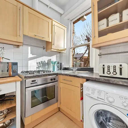 Artist's Bright Hampstead Heath Village 2 Bed