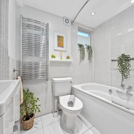Apartment Artist's Bright Hampstead Heath Village 2 Bed *