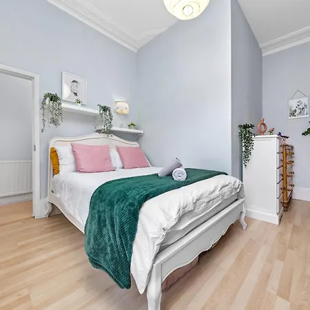 Apartment Artist's Bright Hampstead Heath Village 2 Bed *